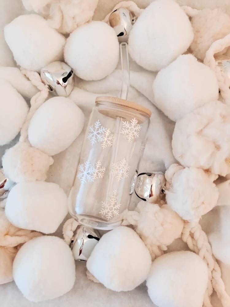 Snowflake Iced Coffee Cup, Christmas Hot Cocoa Glass Cup, Minimalist Holiday Cup, Snowy Glass Cup with Lid and Straw, Winter Snow Gift Cup