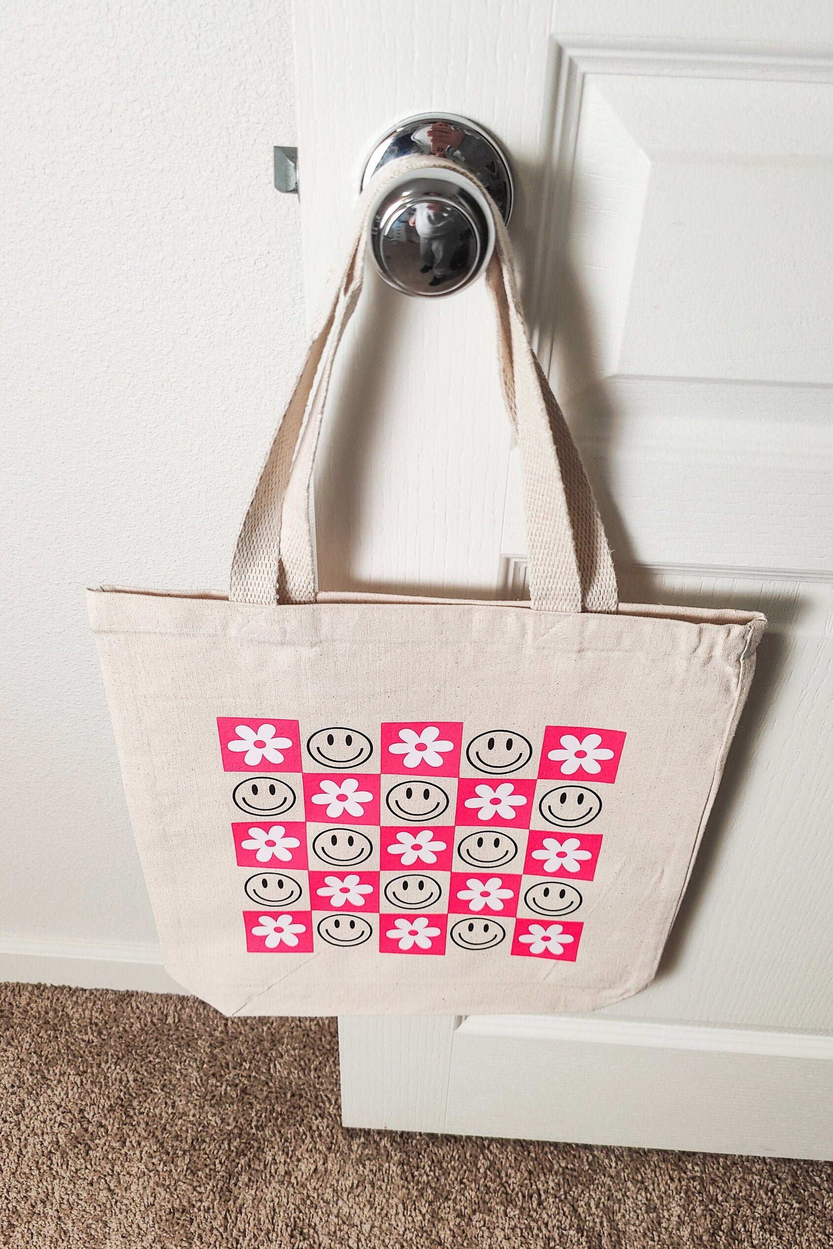 Happy Face Checkered Daisy Tote Bag, Farmers Market Tote, Small Grocery Bag, Sustainable & Reusable Cotton Bag, Retro Flower Market Tote