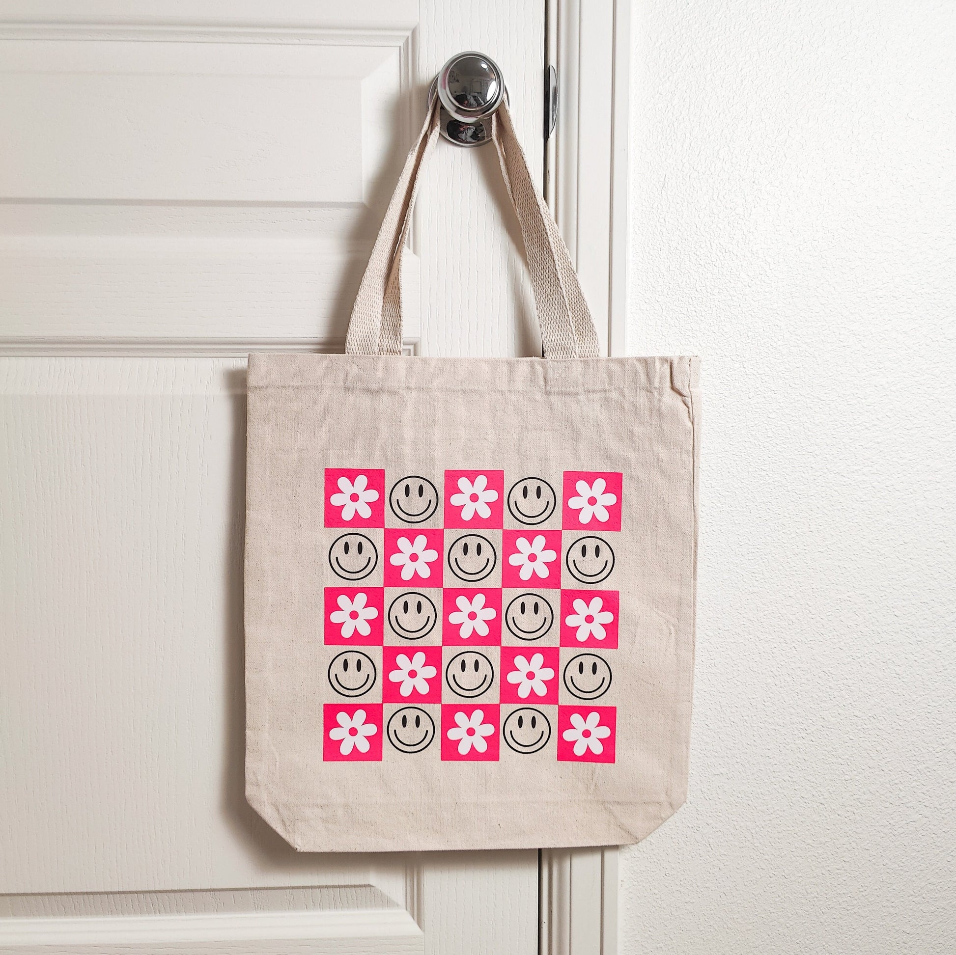Happy Face Checkered Daisy Tote Bag, Farmers Market Tote, Small Grocery Bag, Sustainable & Reusable Cotton Bag, Retro Flower Market Tote