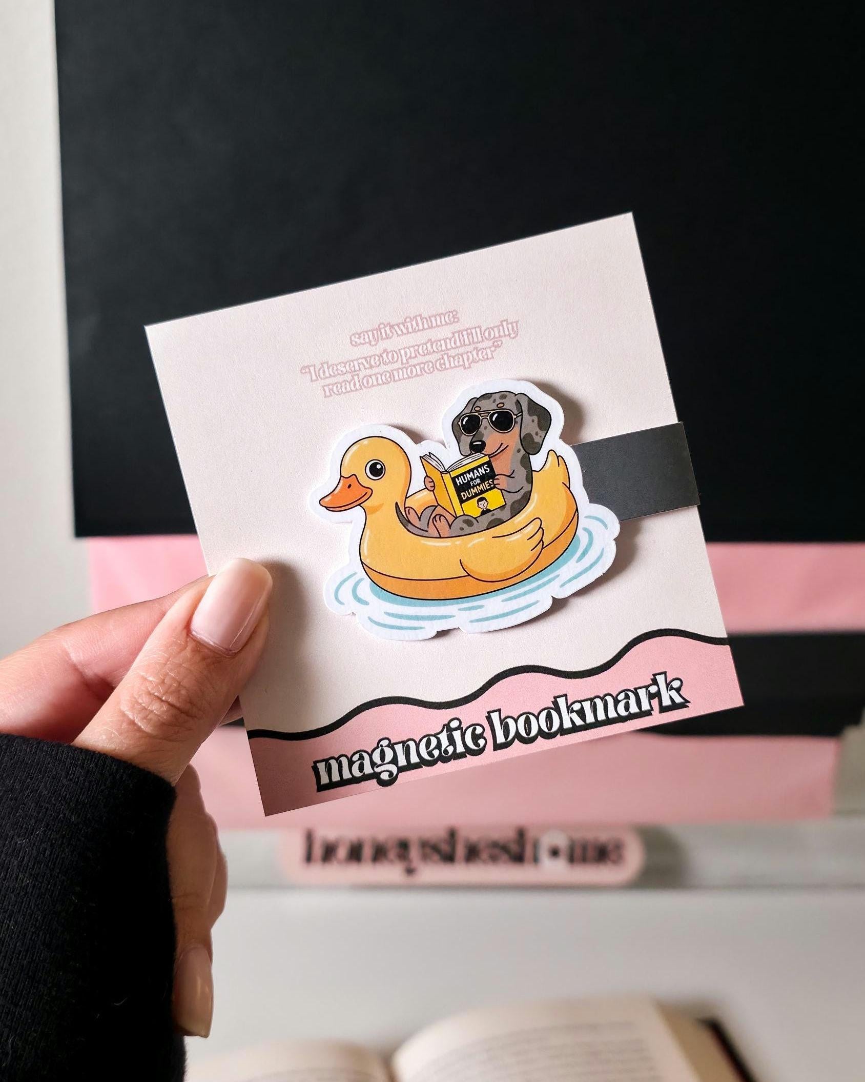 Funny Dachshund Magnetic Bookmark: Weenie Dog Reading, Book Lover Gift, Sausage Puppy, Bookish Accessory